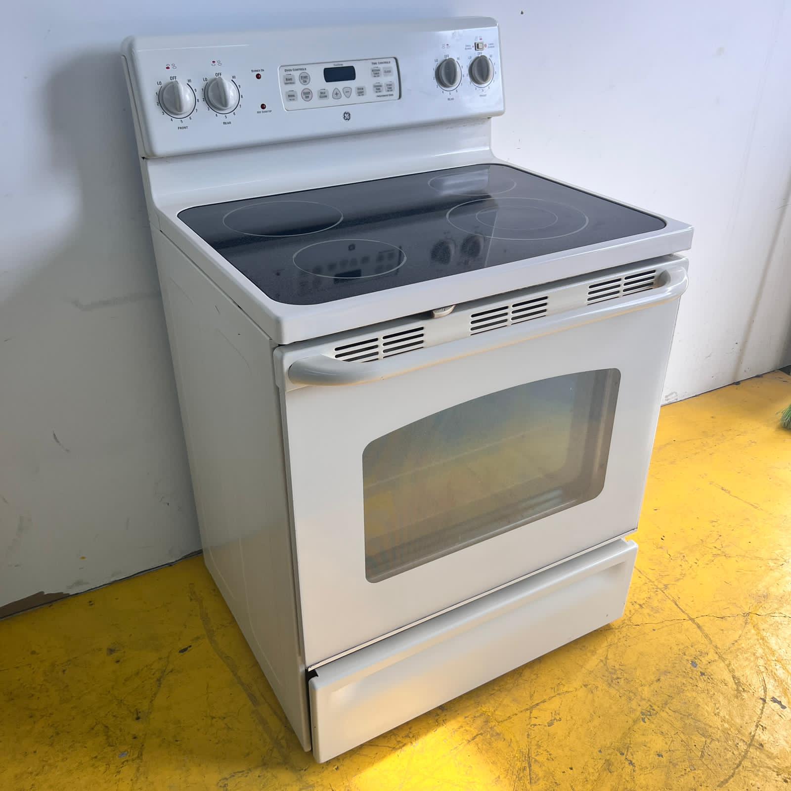 GE Electric Stove GE Electric Stove